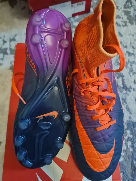 Vând ghete de fotbal