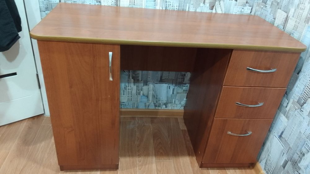 Продам письменный стол