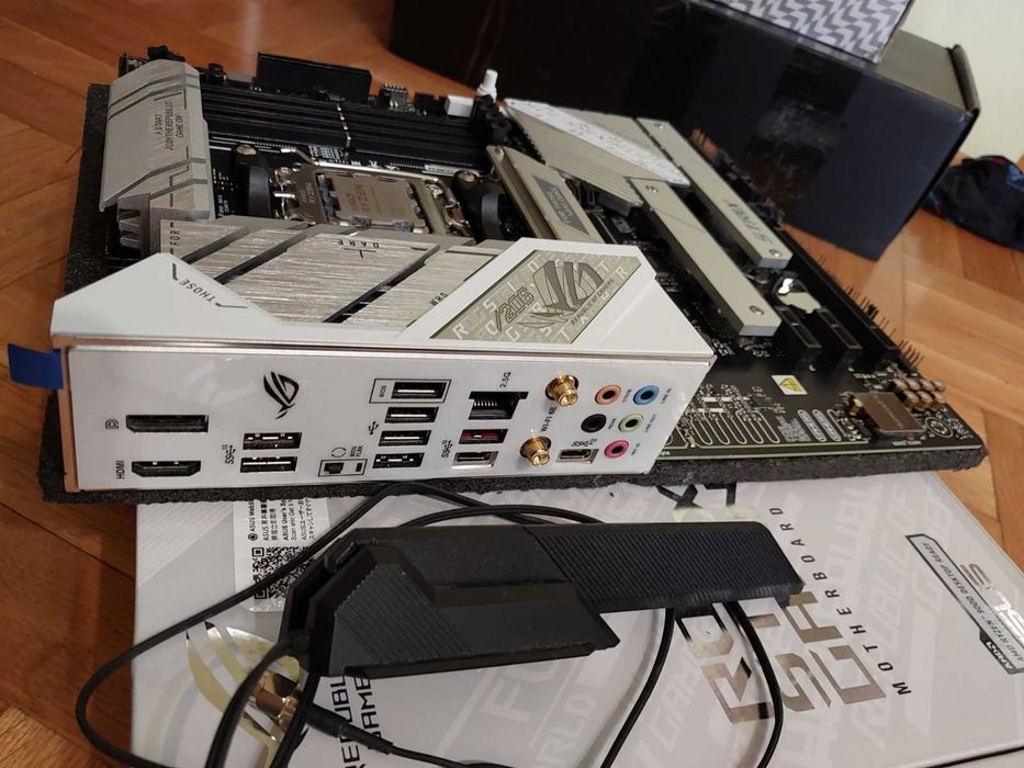 AMD Ryzn 9 7900X3D + Asus Rog Strix B650-A Gaming Wi-Fi