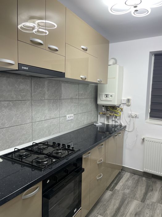 Vand apartament 2 camere  zona Club Lira proaspat renovat , complet utilar, parter, ideal si pentru spatiu comercial..