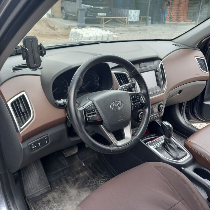 Автомобиль HYUNDAI CRETA 2.0