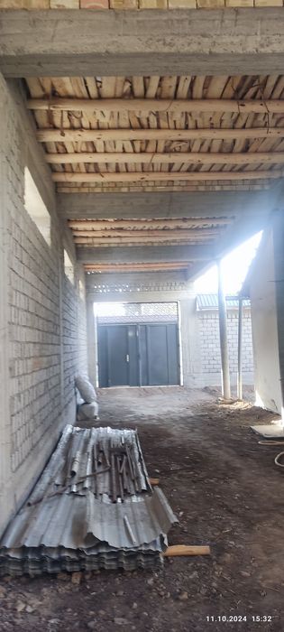 Ховли сотилади 3 хона тайёр уйи ва 4 хона курилаёпти. Курилаётган прое