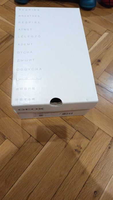 Бели ниски маратонки geox