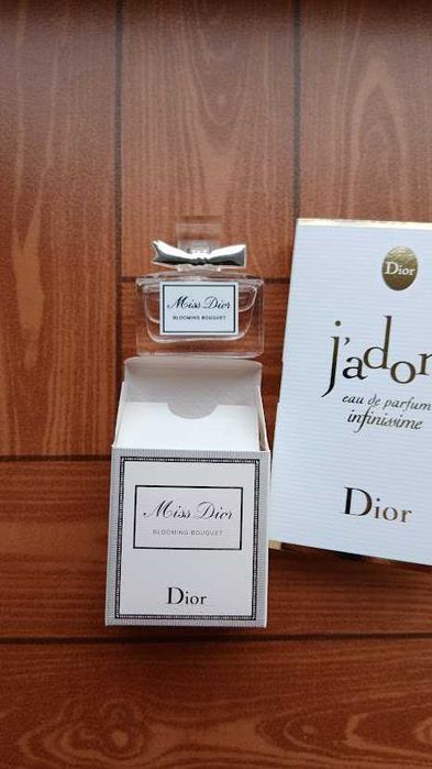Miniparfum Dior Miss Dior Blooming Bouquet EdT 5 ml + cadou