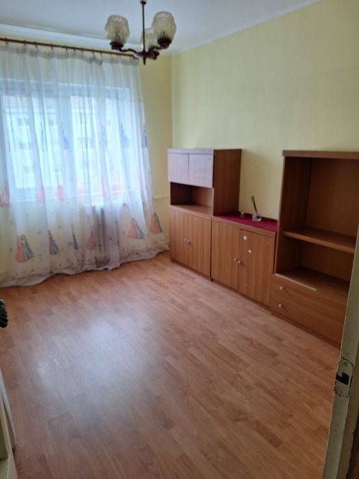 Inchiriez apartament 3 camere