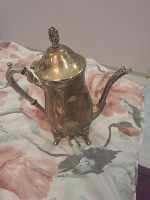 Старо гърне и чайник