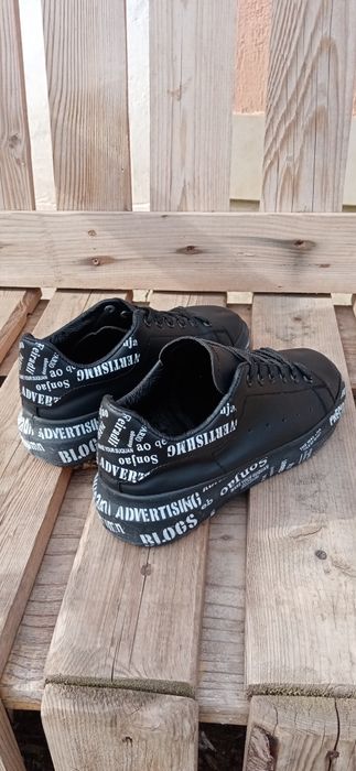 Vând adidași în stare bună