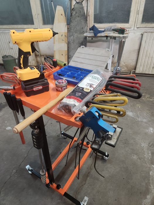 Мобилна пдр маса за инструмевти ш консумативи