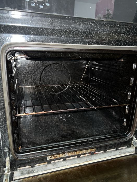 Продам духовку с поверхностью