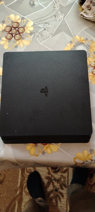 Продам SONY плейстейшн 4 слим