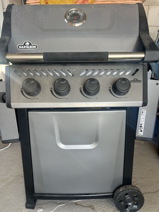 Продам газовый гриль Напалеон