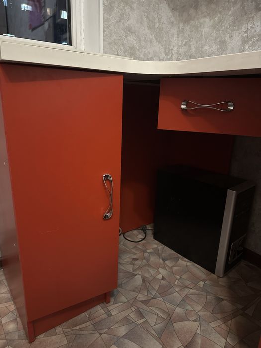 Письменный детский стол