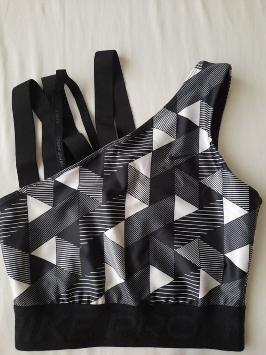 Спортно бюстие на Nike xxs,xs