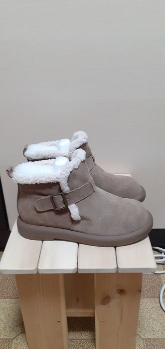 Ботинки женские  размер 39