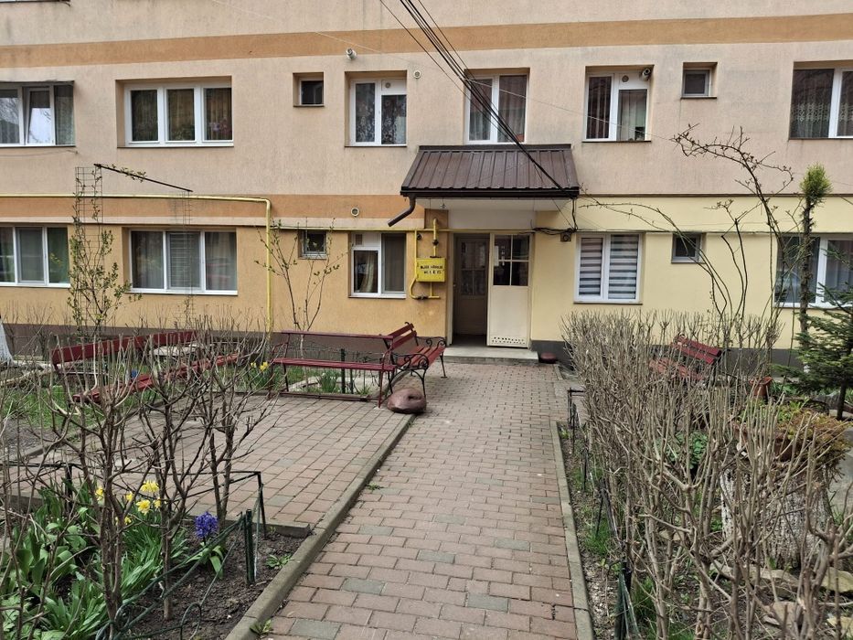Vând apartament 2 camere nedecomandat 40 mp etaj 2/4 in Dorohoi cartier Plevna aleea Marului