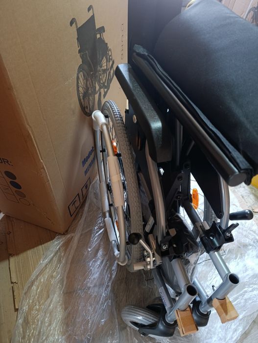 Коляска инвалидная новая , прогулочная