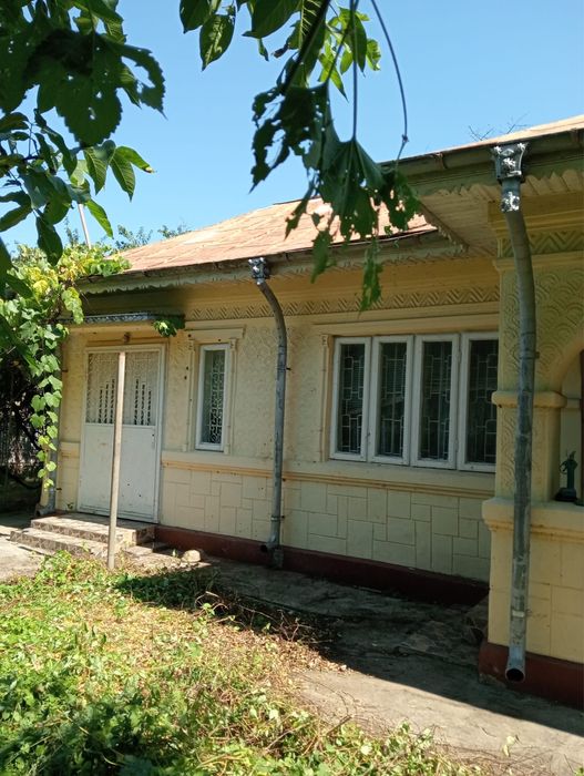 Casă de vânzare în centrul localității Valea Râmnicului – teren 1.300 mp
