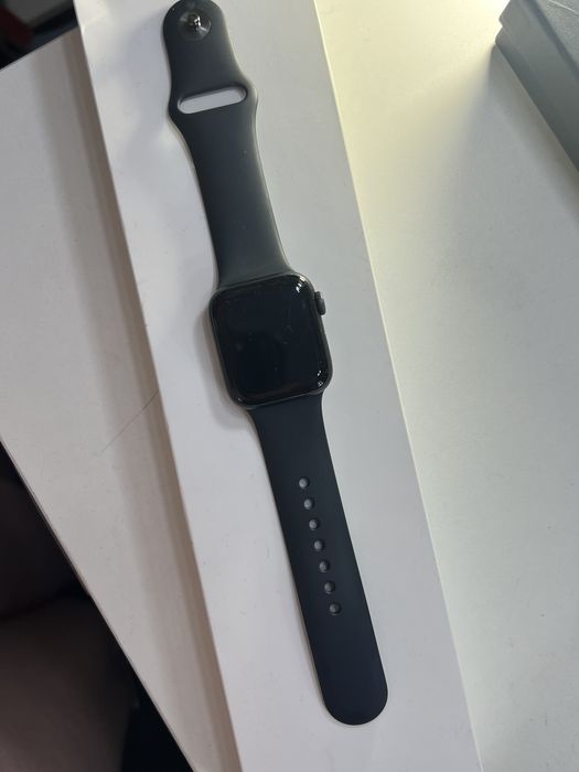 Продаю часы Apple watch SE