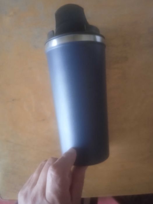 Термос с датчиком температуры на крышке.