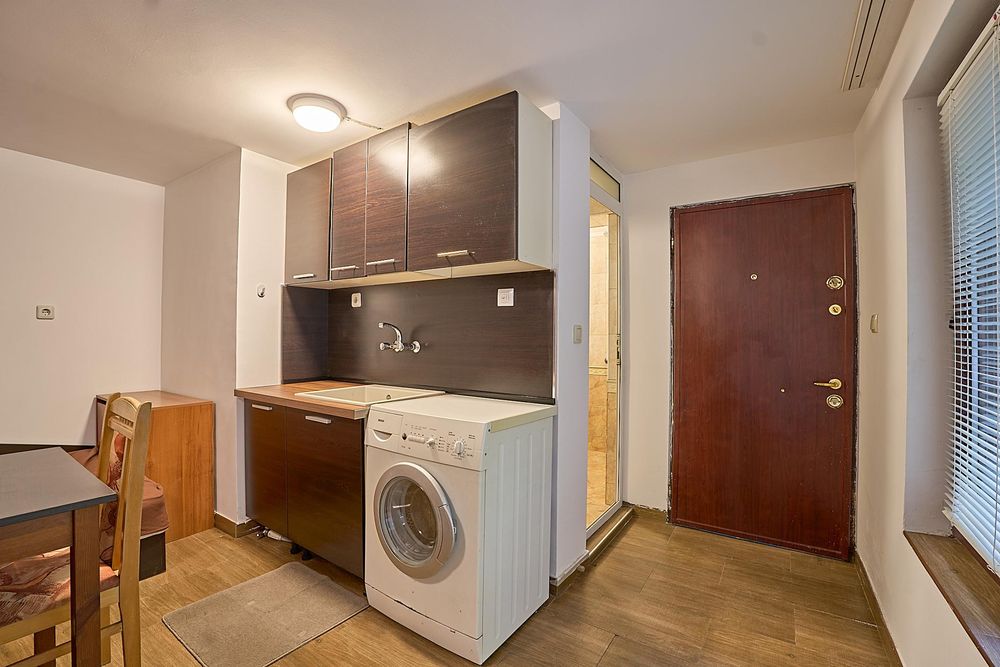 Дава се под наем Едностаен апартамент в Пловдив, Център - 35 кв.м за 306 € - Снимка #2