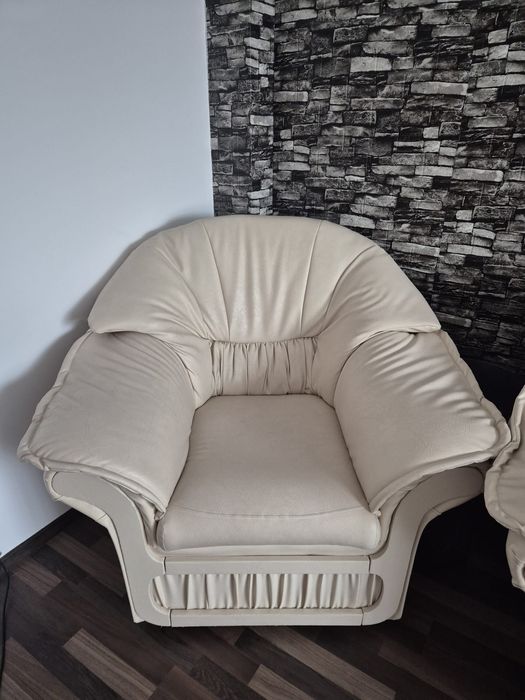 Canapea extensibilă din piele