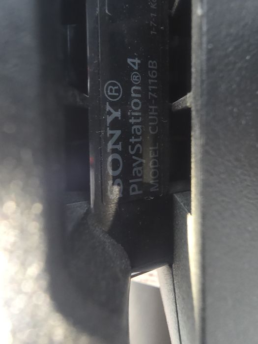 Sony PlayStation 4 PRO 1Tb (CUH-7116B) + 4 jocuri + 2 gamepad