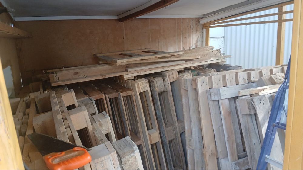 Продам поддоны в хорошем состоянии