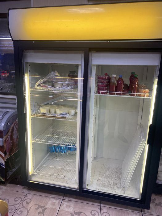 Ветриннвй холодильник