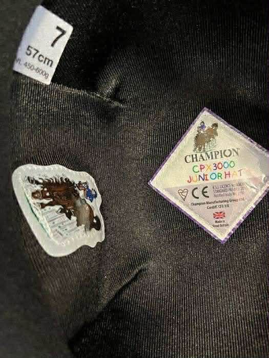 Каска за конна езда CHAMPION + подарък камшик