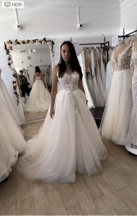 Rochie mireasa cu trena detasabila