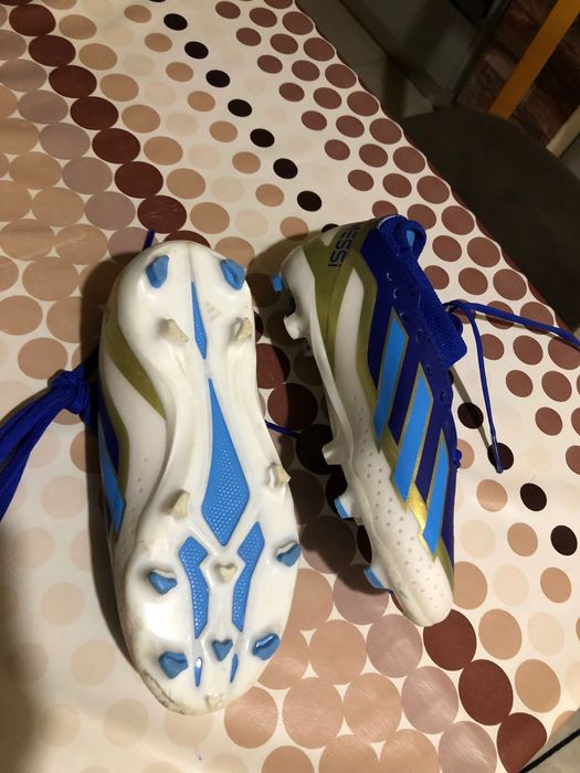 Детски футболни бутонки