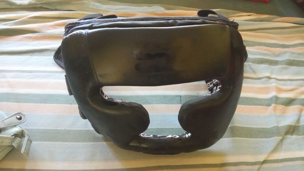 Екипировка за Кик бокс в отлично състояние,за най-малките  размер 10,s