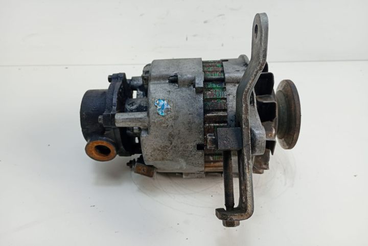 Alternator  cu pompa vacuum Mitsubishi Pajero Pinin prima generatie s