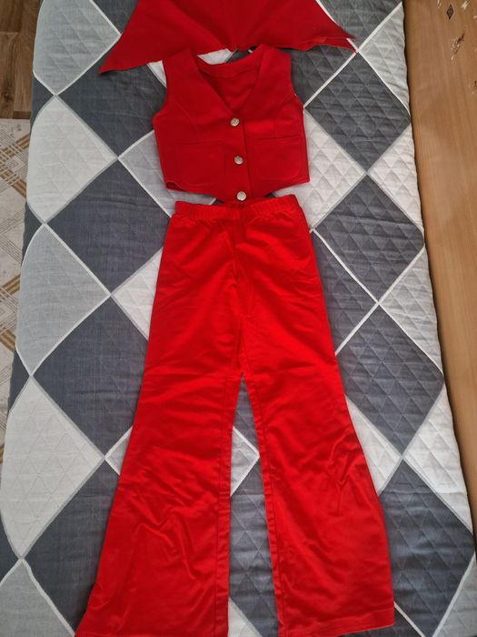 Продам костюм на 8-9 л