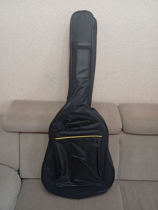 Акустическая гитара