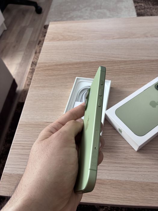 Продавам IPHONE 17 256GB