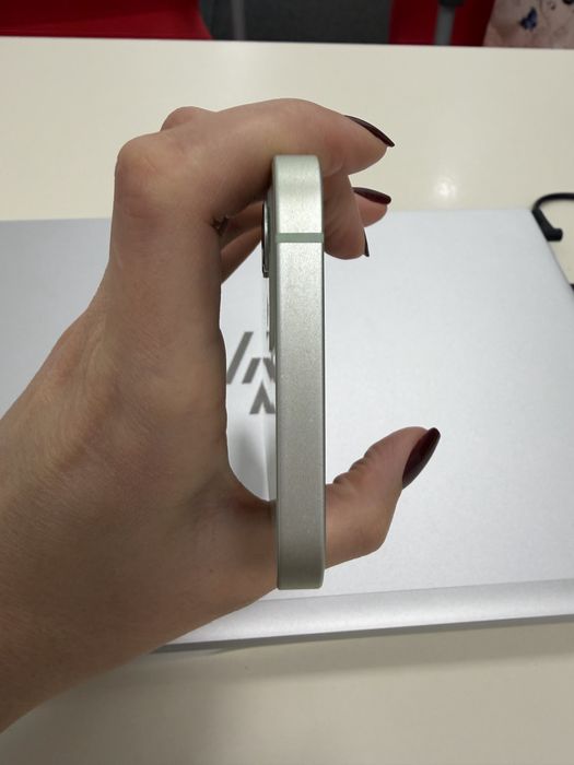 Telefon Iphone 12 -capacitate stocare 64 GB