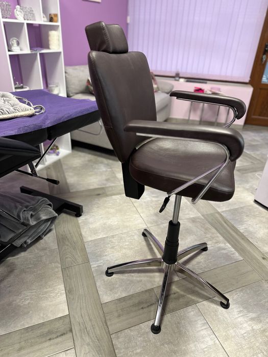 КОЗМЕТИЧЕН/гримьорски/ стол