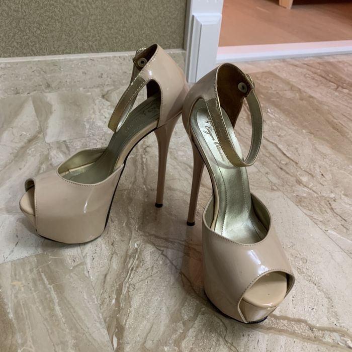 Sandale cu platforma,model deosebit!