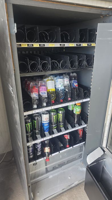 Двойна вендинг машина