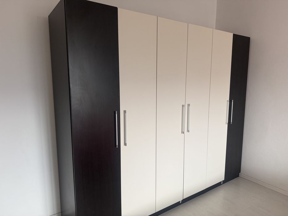 Шест крилен гардероб