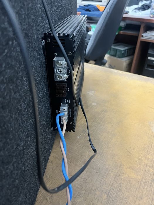 Сабвуфер с усилителем