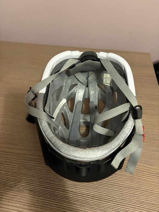 Cască bicicleta ABUS, mărime 56–62 cm, reglabilă,,stare bună