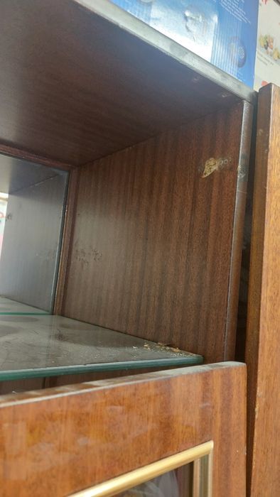 Старенький сервант даром