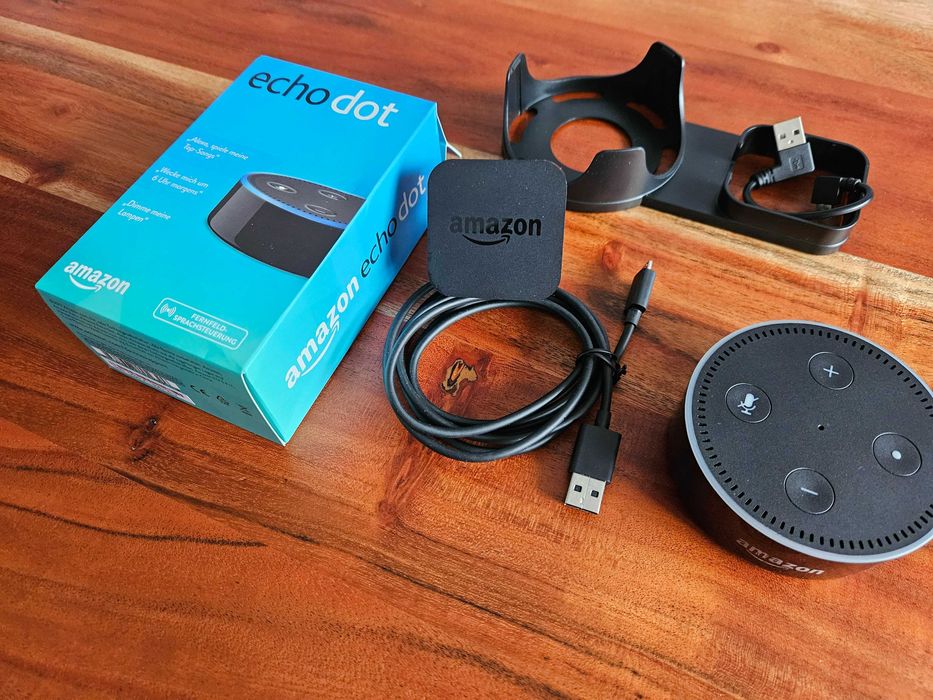 Продавам умна колонка Amazon Echo Dоt (2nd gen) + стойка за стена