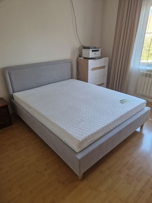 Продам кровать+матрас срочно