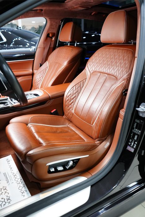 BMW M760Li V12 xDrive