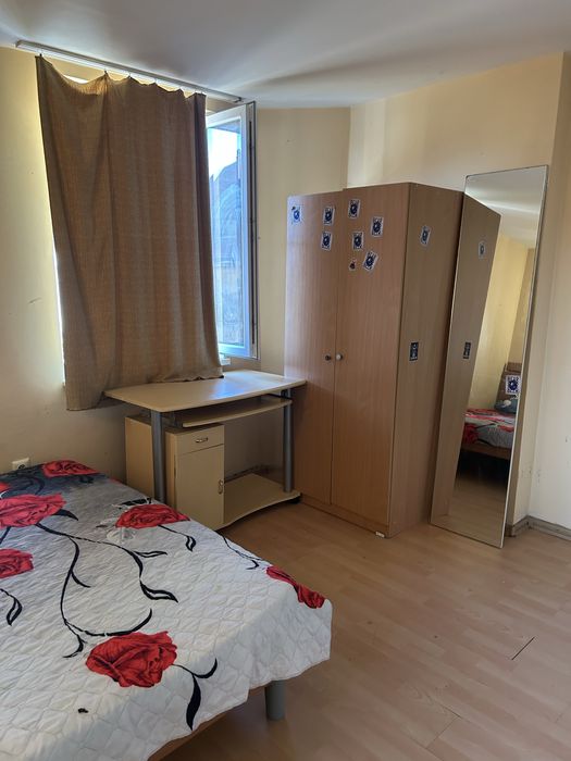 Дава се под наем Тристаен апартамент в София, Център - 20 кв.м за 306 € - Снимка #1