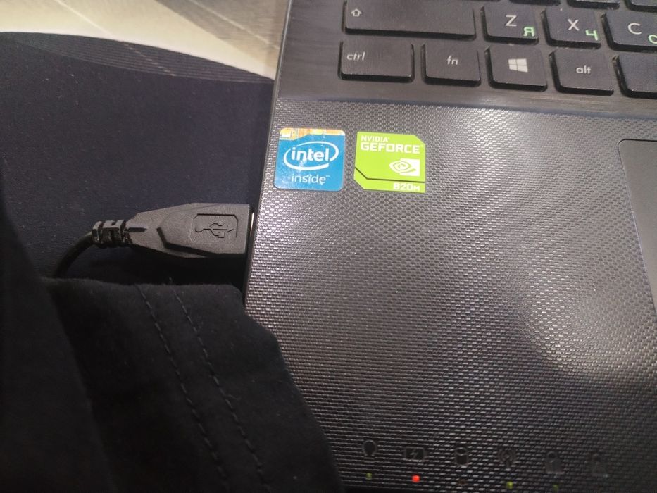 Noubook sotiladi Asus