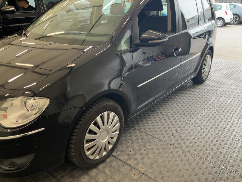 Volkswagen Touran 2.0 TDI Highline 2010